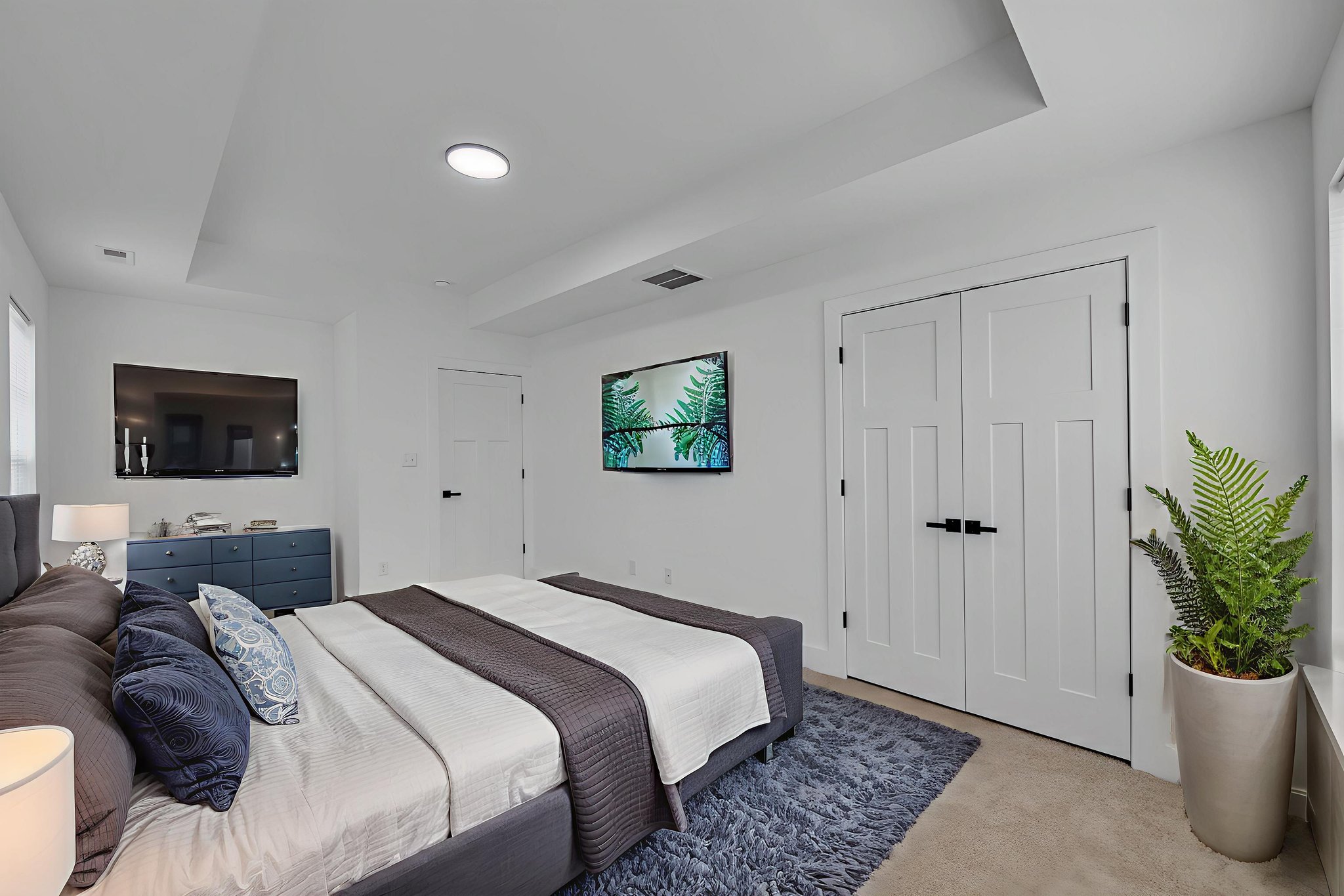 DSC_1961 virtually staged.jpeg