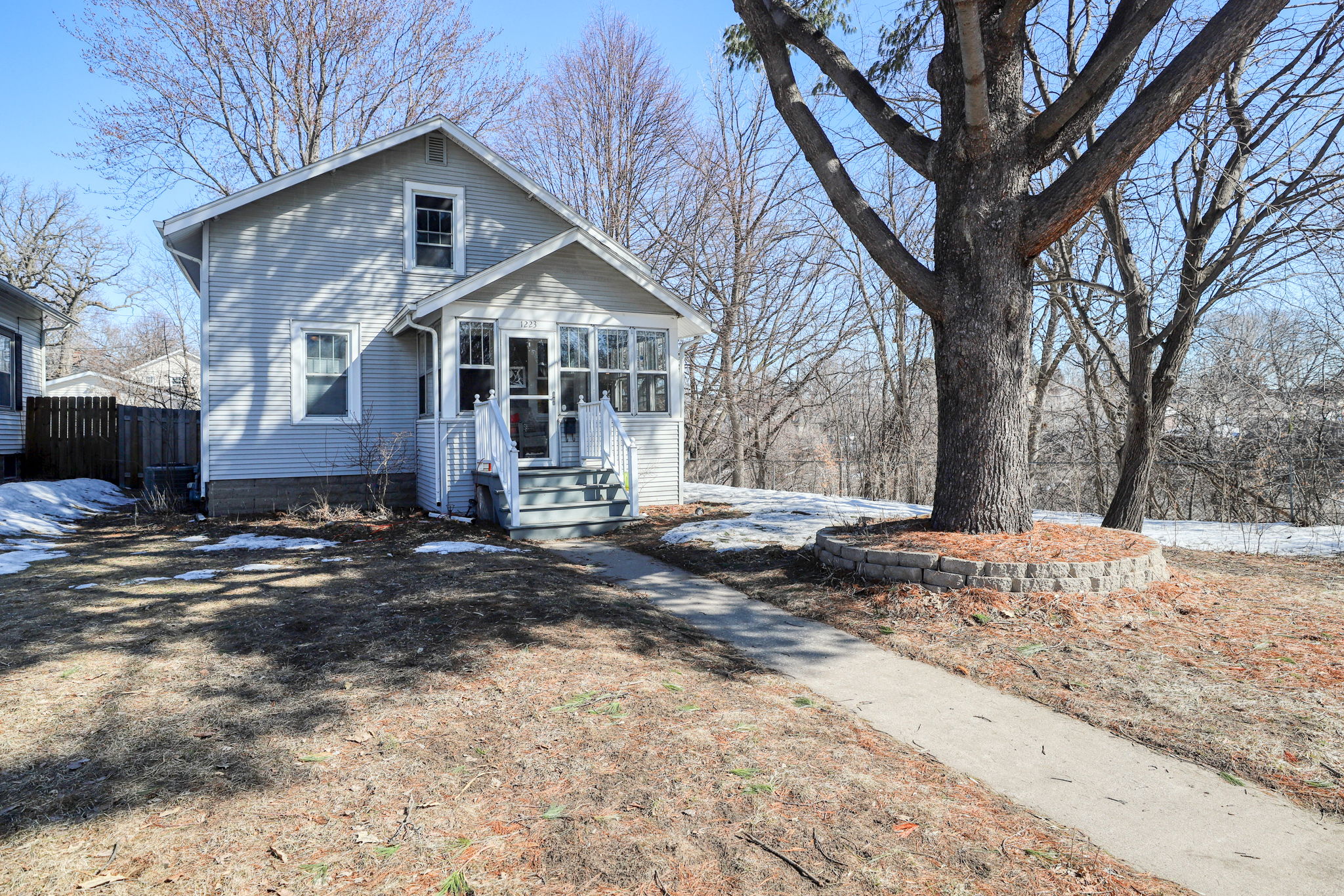 1223 Fairmount Ave, Saint Paul, MN 55105 Excalibur Portraits