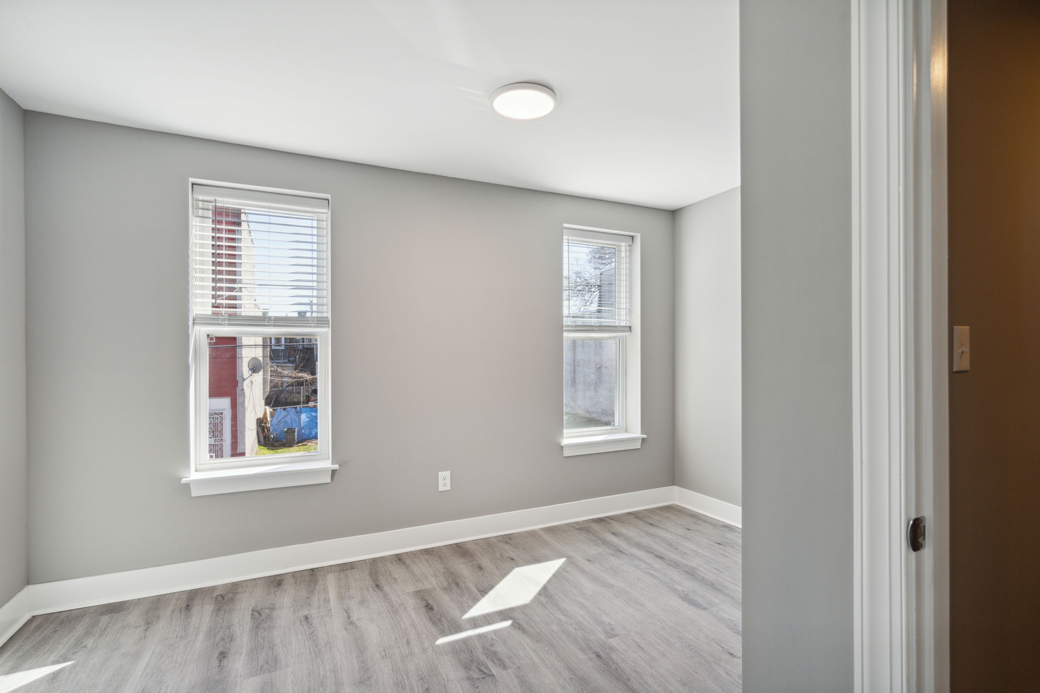 1223 W Somerset Unit 2-06