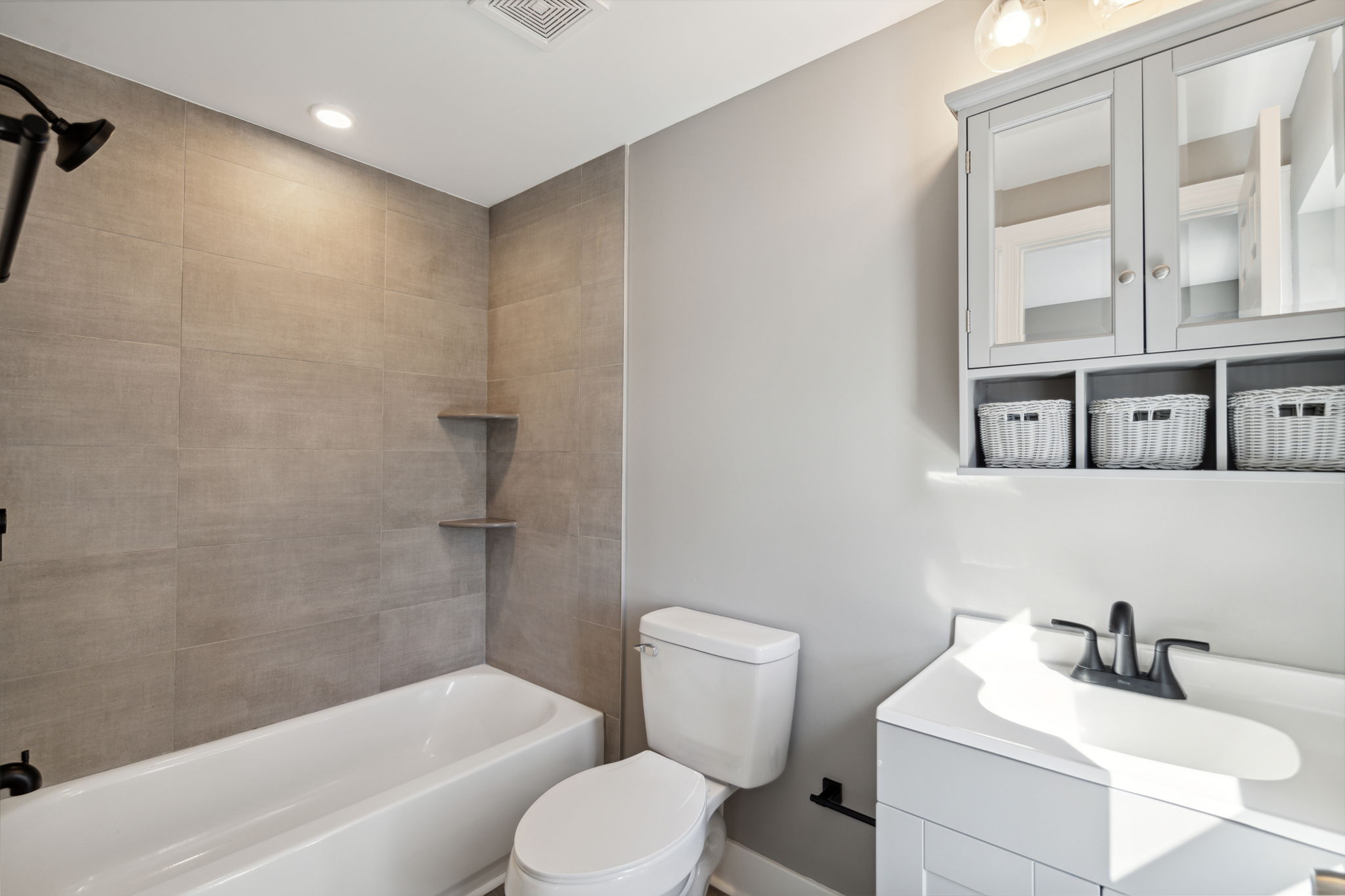 1223 W Somerset Unit 2-19