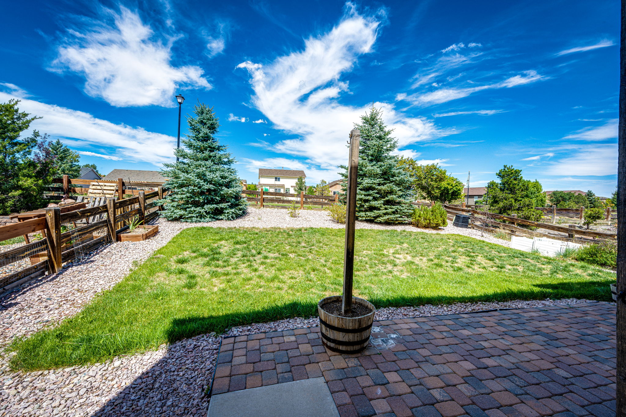 Backyard w Custom Paver Patio