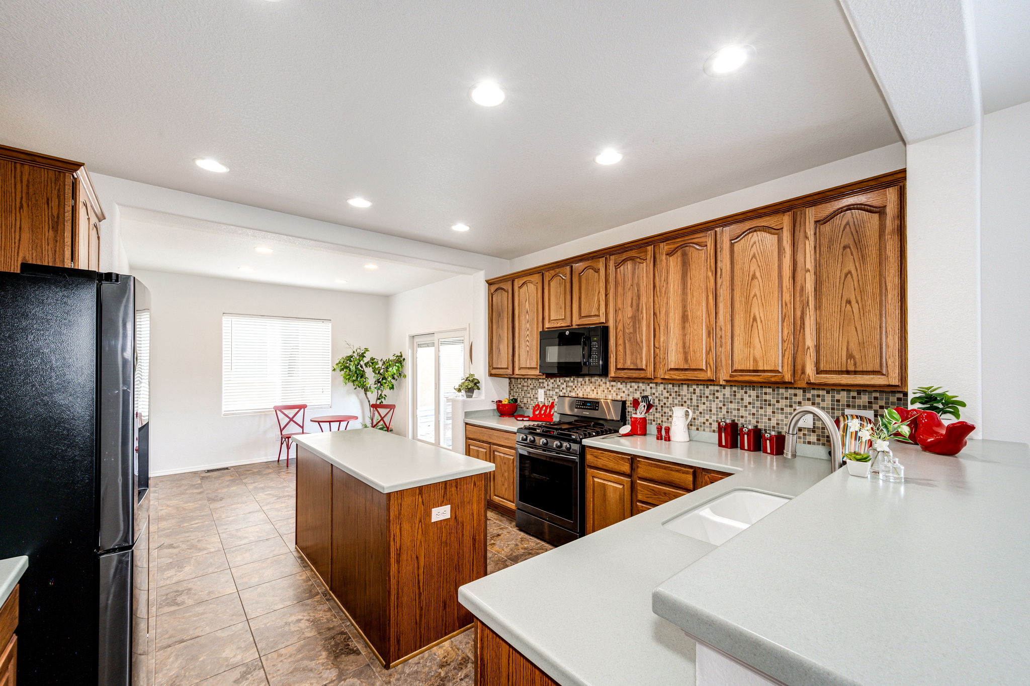 Chef's Dream Kitchen w Gas Stove & 42" Cabs