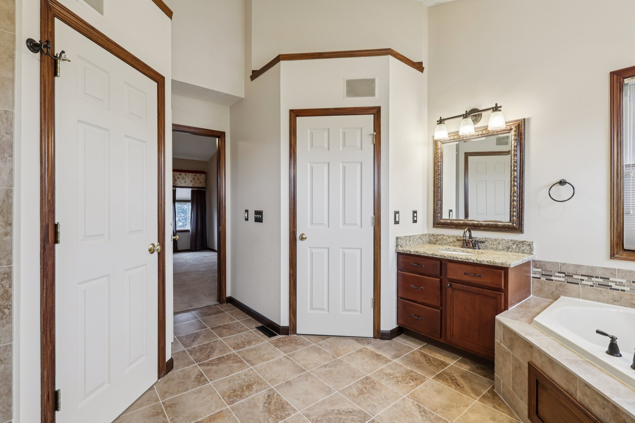 Cantburg Ave NW-S0810-022.jpg