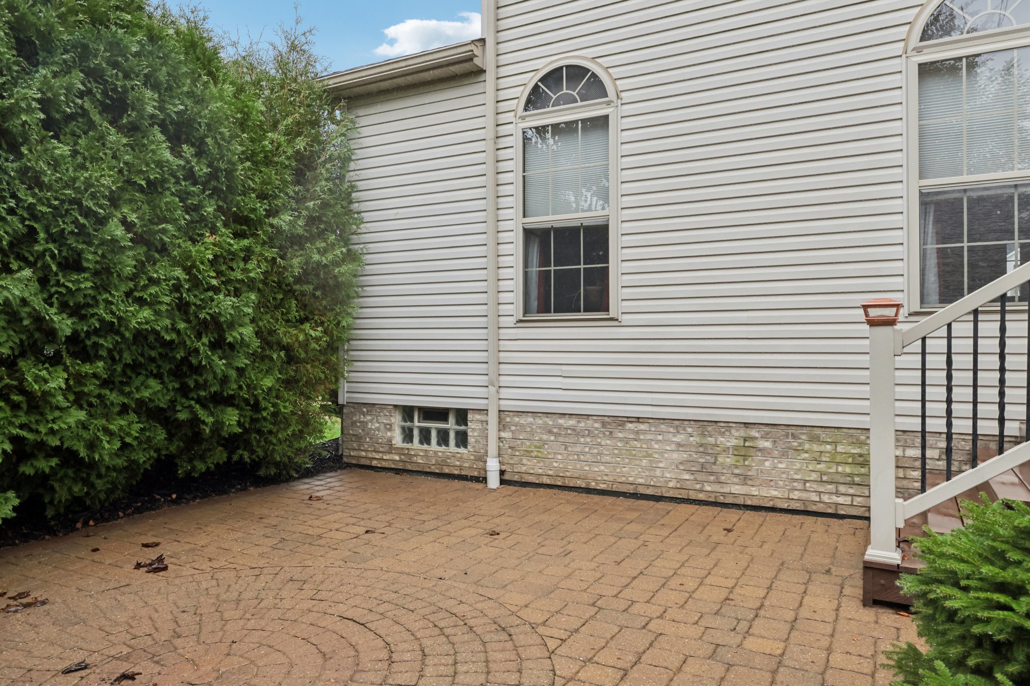 Cantburg Ave NW-S0810-027.jpg