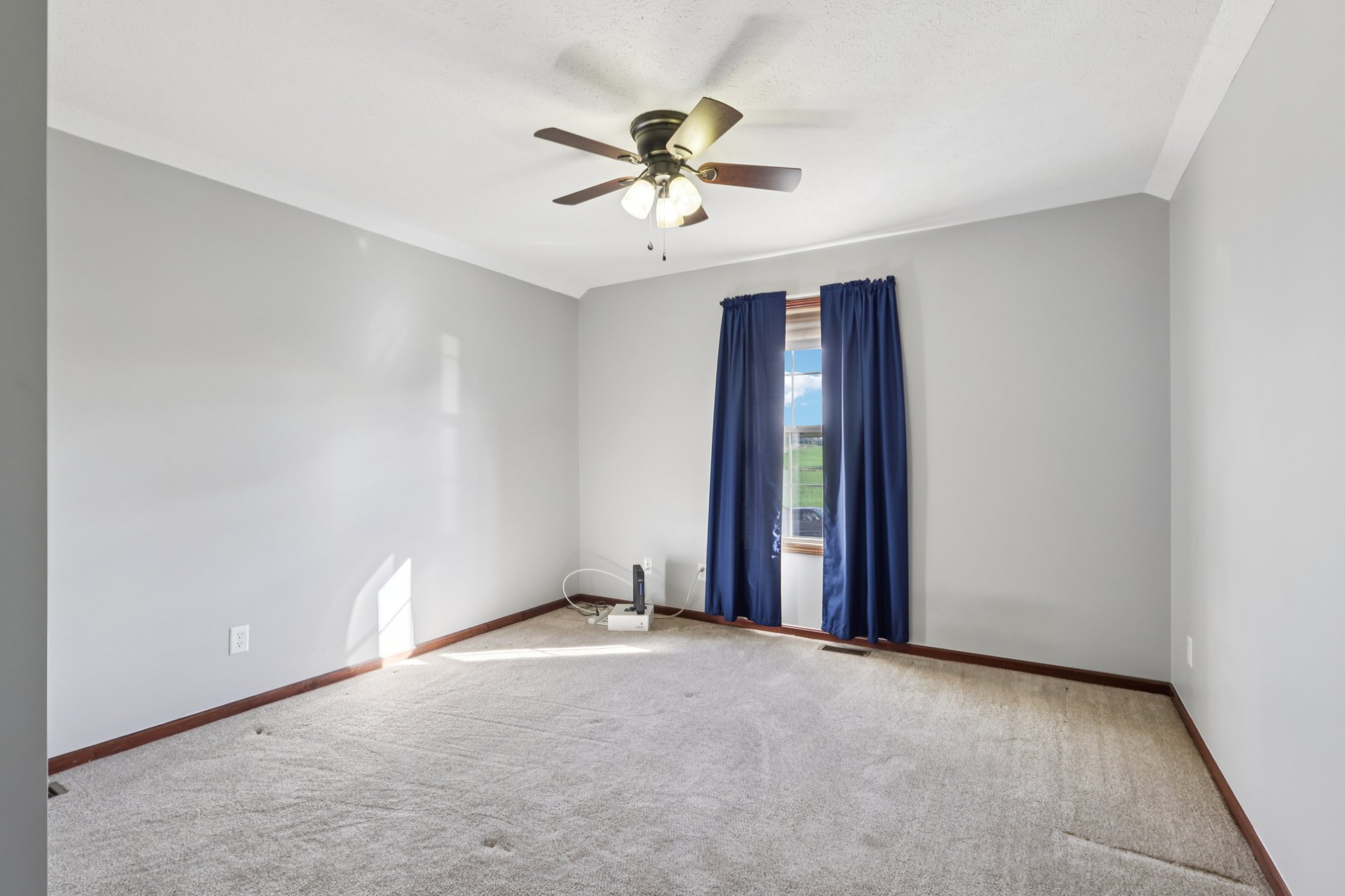 Cantburg Ave NW-S0910-1-005.jpg