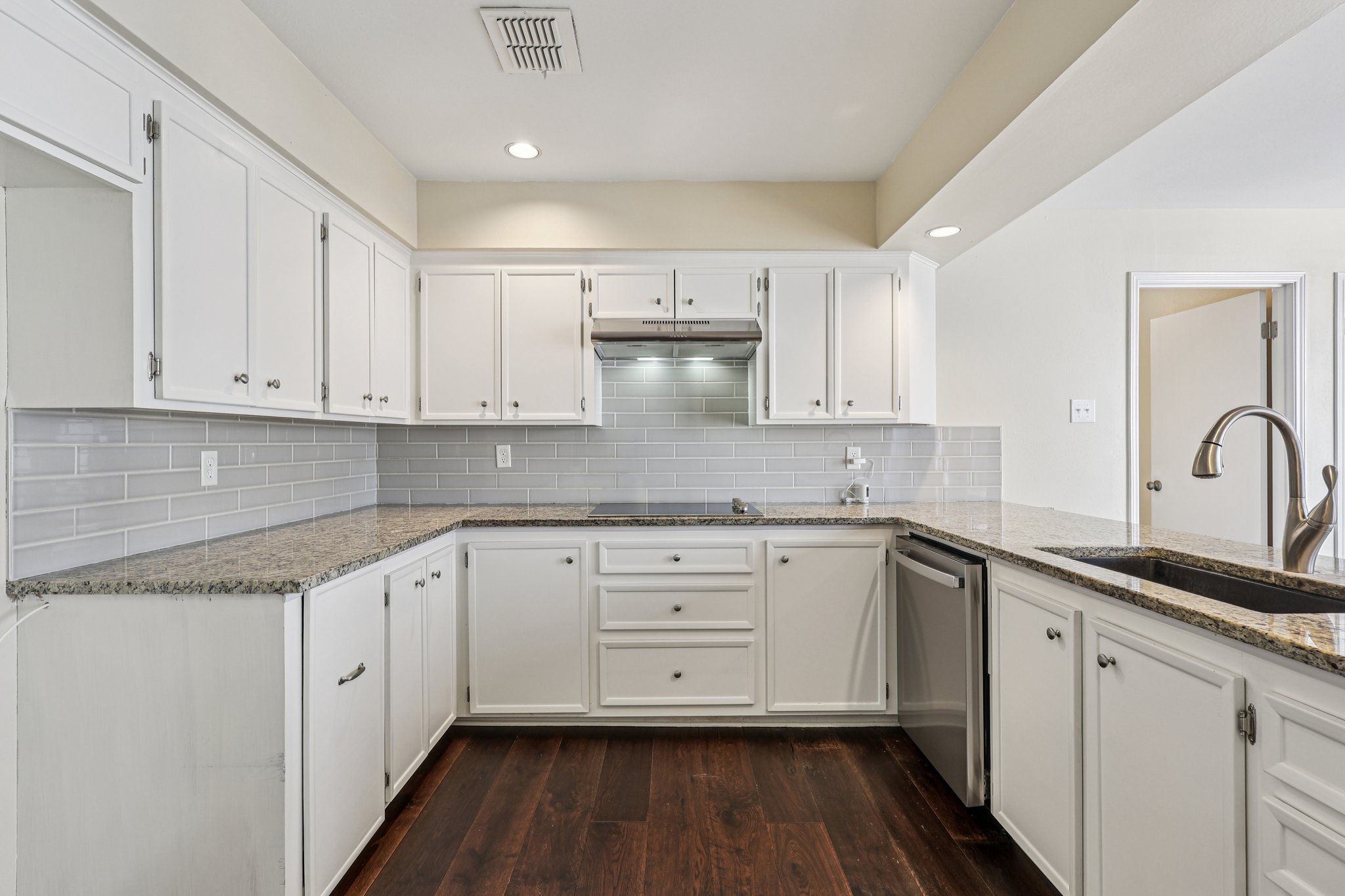 Briar Forest Dr-S0409-011.jpg