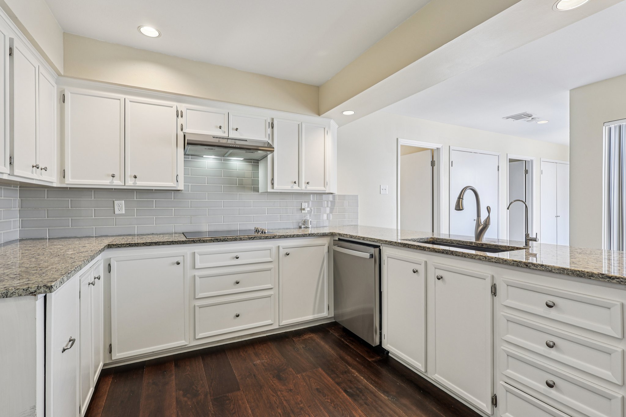 Briar Forest Dr-S0409-013.jpg