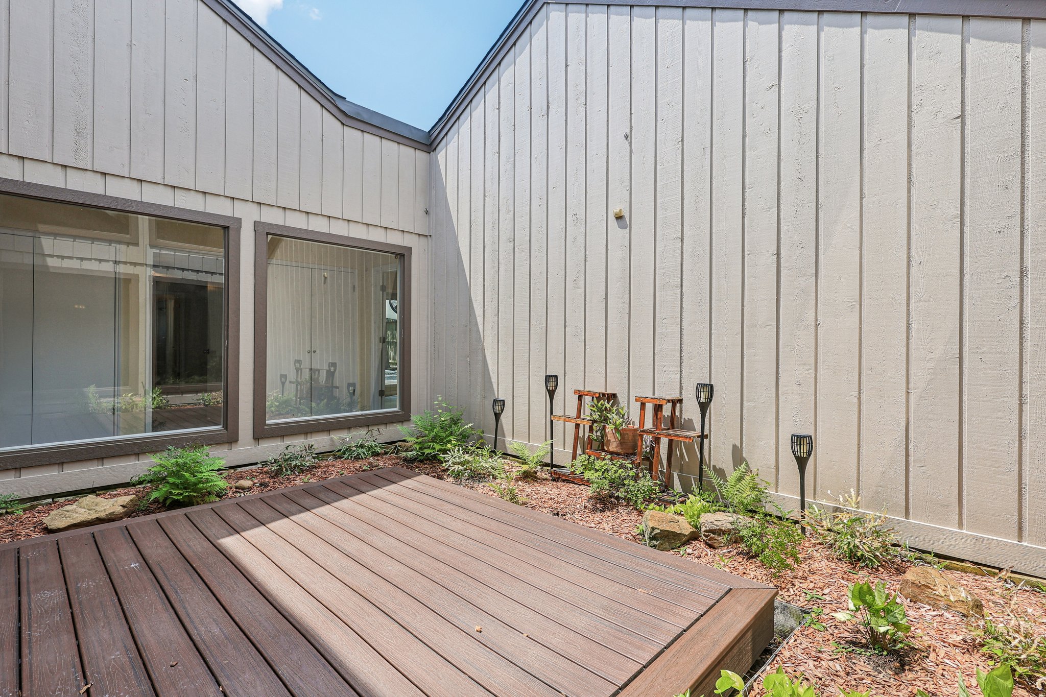 Briar Forest Dr-S0409-026.jpg