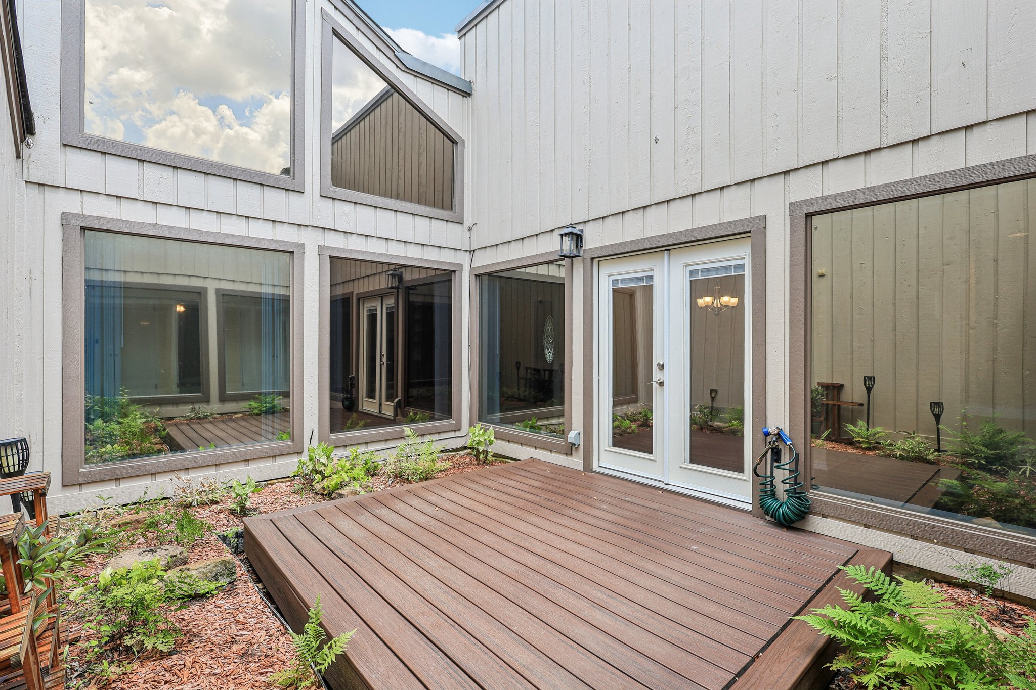 Briar Forest Dr-S0409-027.jpg