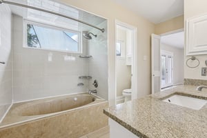 Briar Forest Dr-S0409-022.jpg