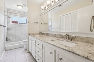 Briar Forest Dr-S0409-025.jpg