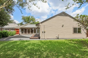 Briar Forest Dr-S0409-030.jpg