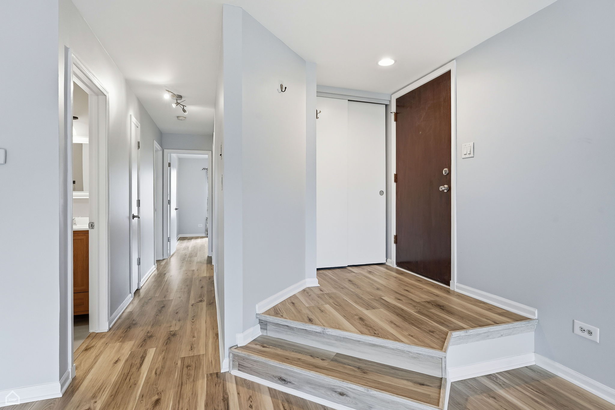 1224 Knottingham Ct 1A - Lukasz Lach_CHP2025_005