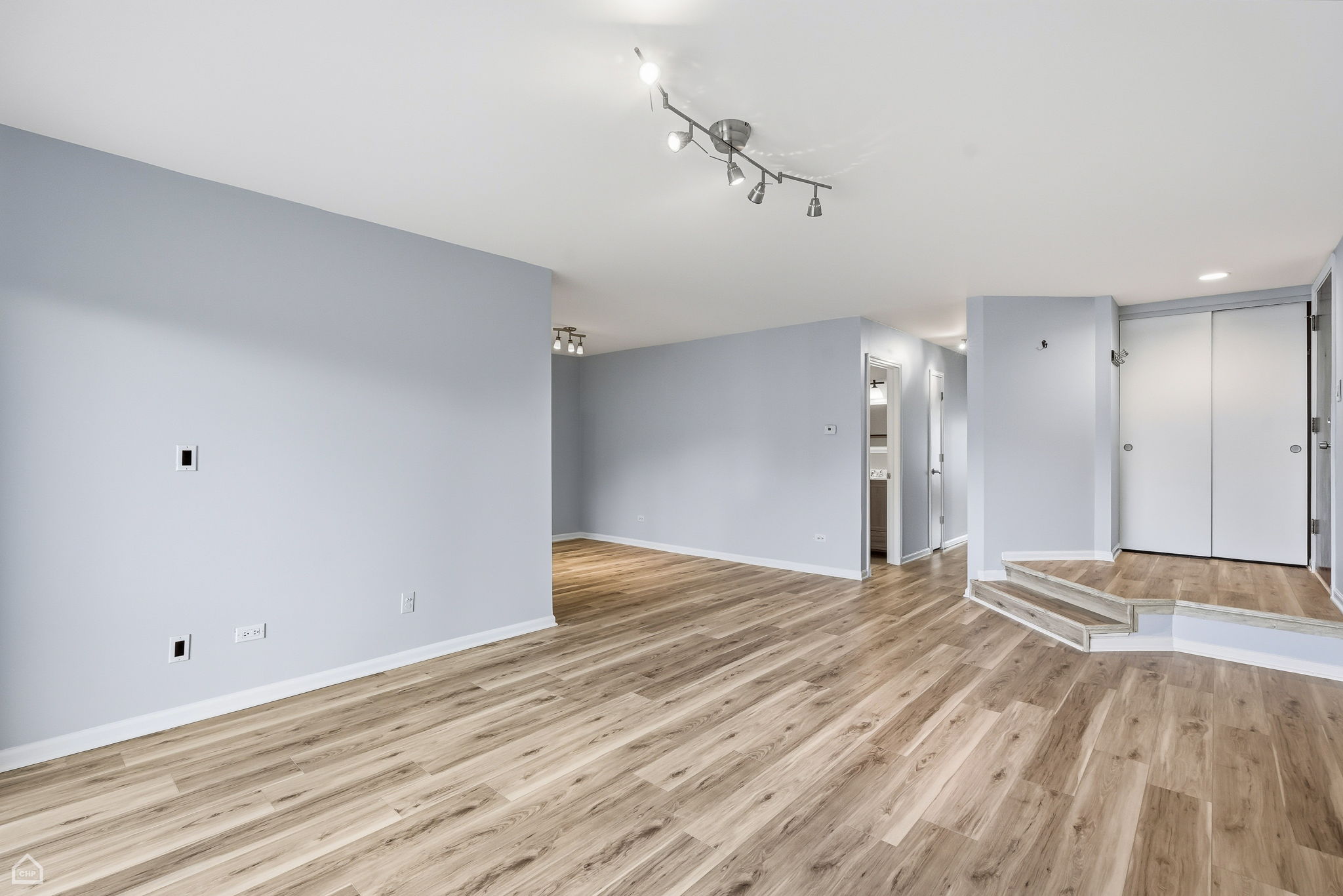 1224 Knottingham Ct 1A - Lukasz Lach_CHP2025_007