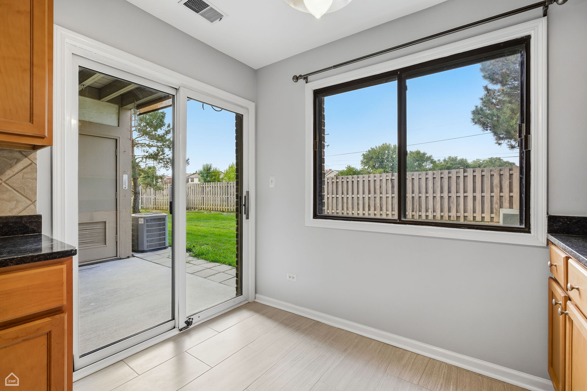 1224 Knottingham Ct 1A - Lukasz Lach_CHP2025_011