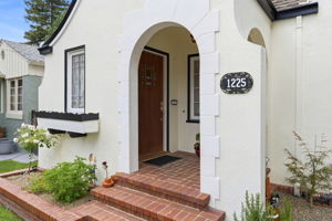 005_F8_1225 Ulfinian Way