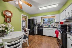 Kitchen/Breakfast Area