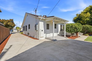 038_F8_1226 Chapel Dr