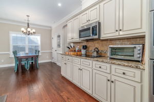 Kitchen/Breakfast Area