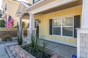 Front Porch/Entrance