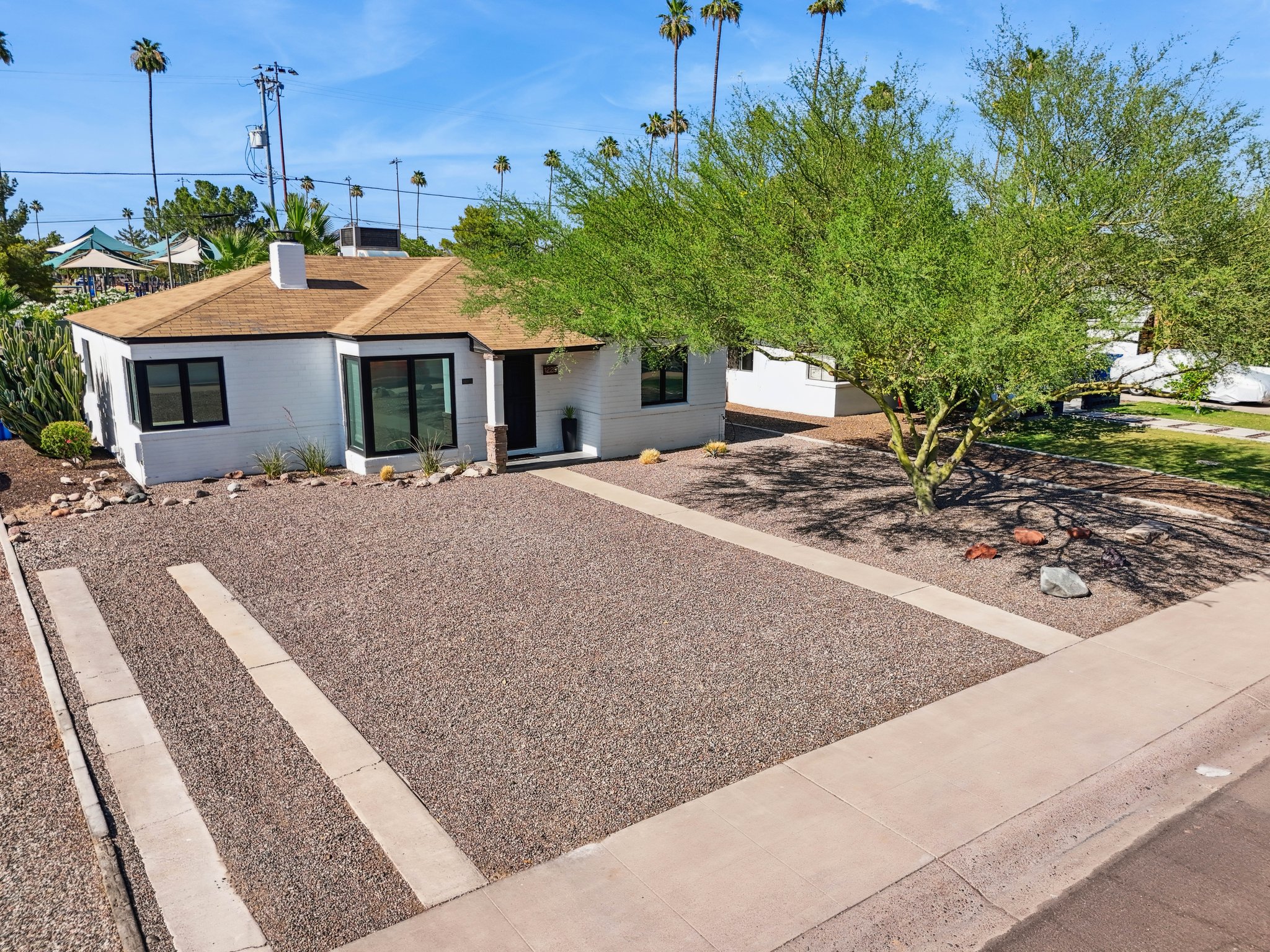 1226 E Almeria Rd - 001.jpg