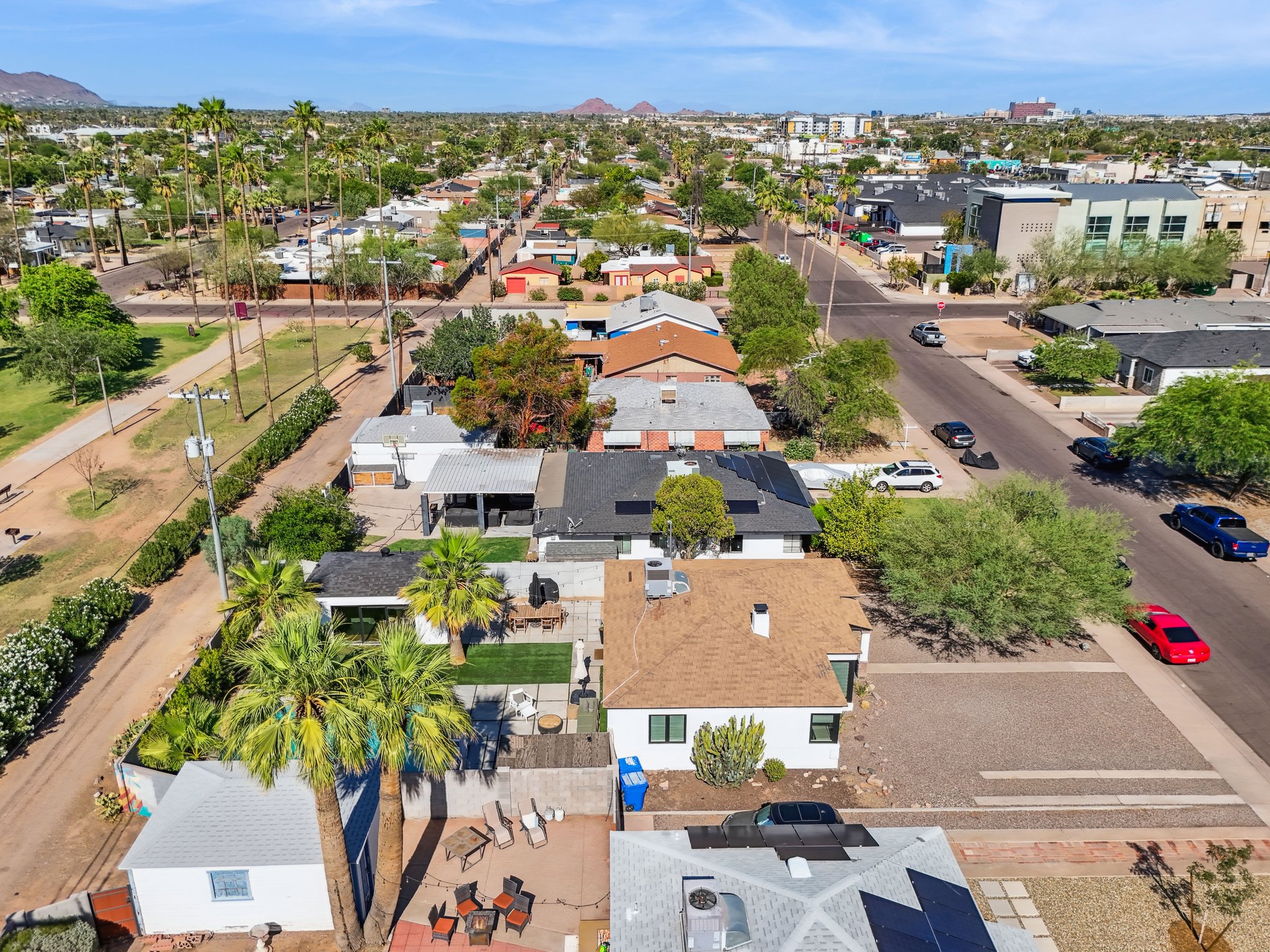 1226 E Almeria Rd - 008.jpg