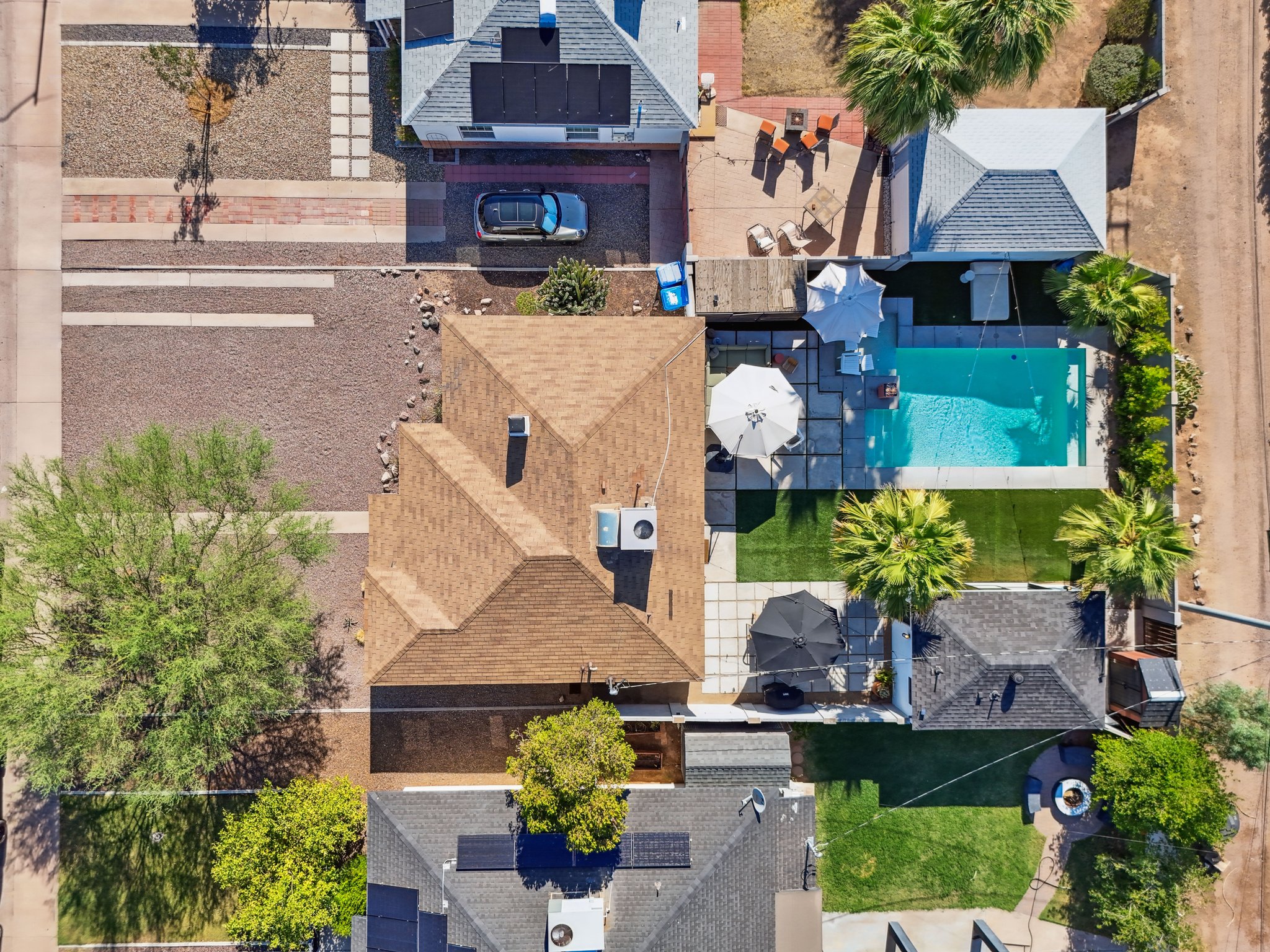 1226 E Almeria Rd - 012.jpg