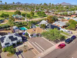 1226 E Almeria Rd - 009.jpg