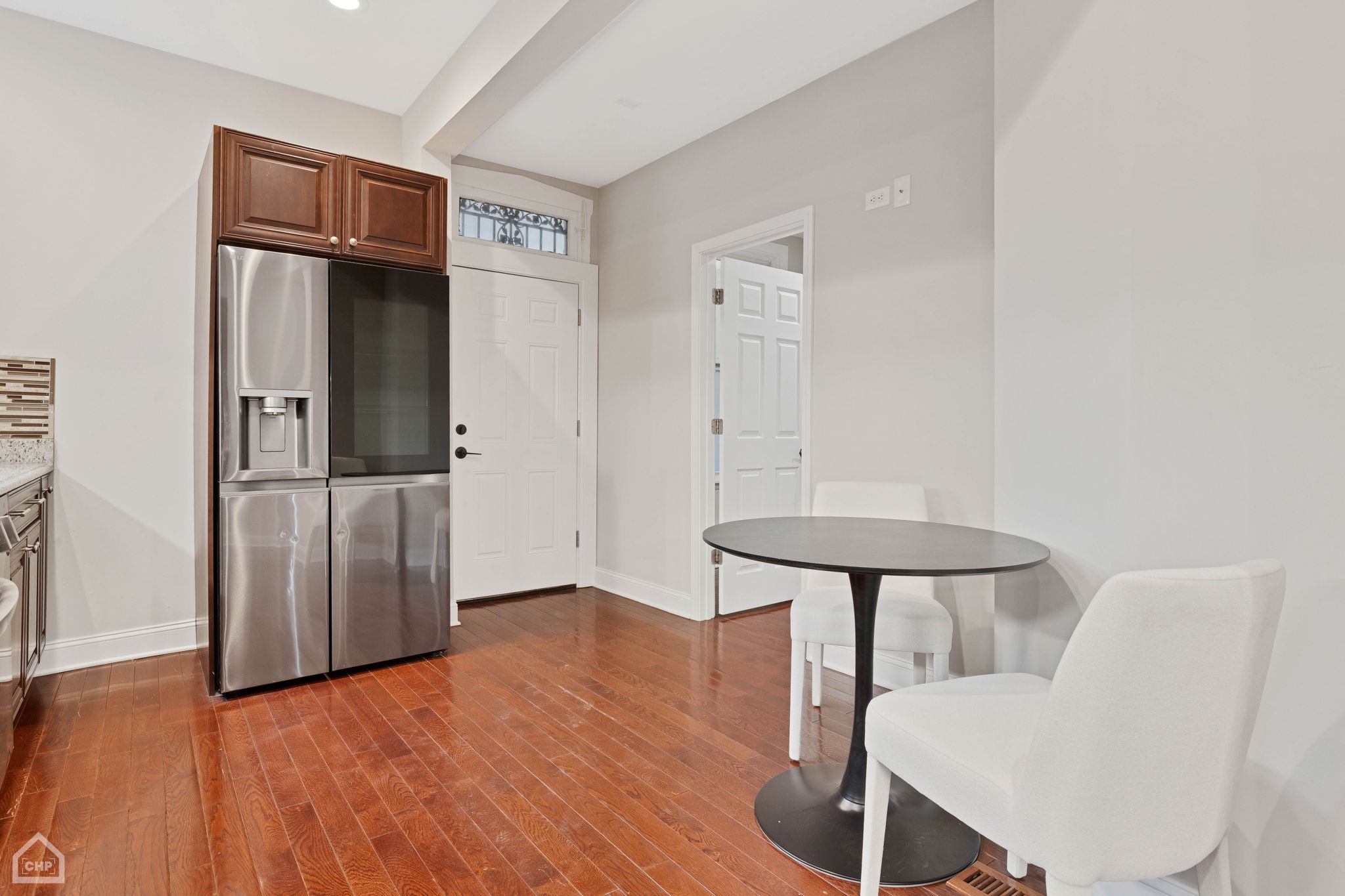 1227 N Artesian Ave_019