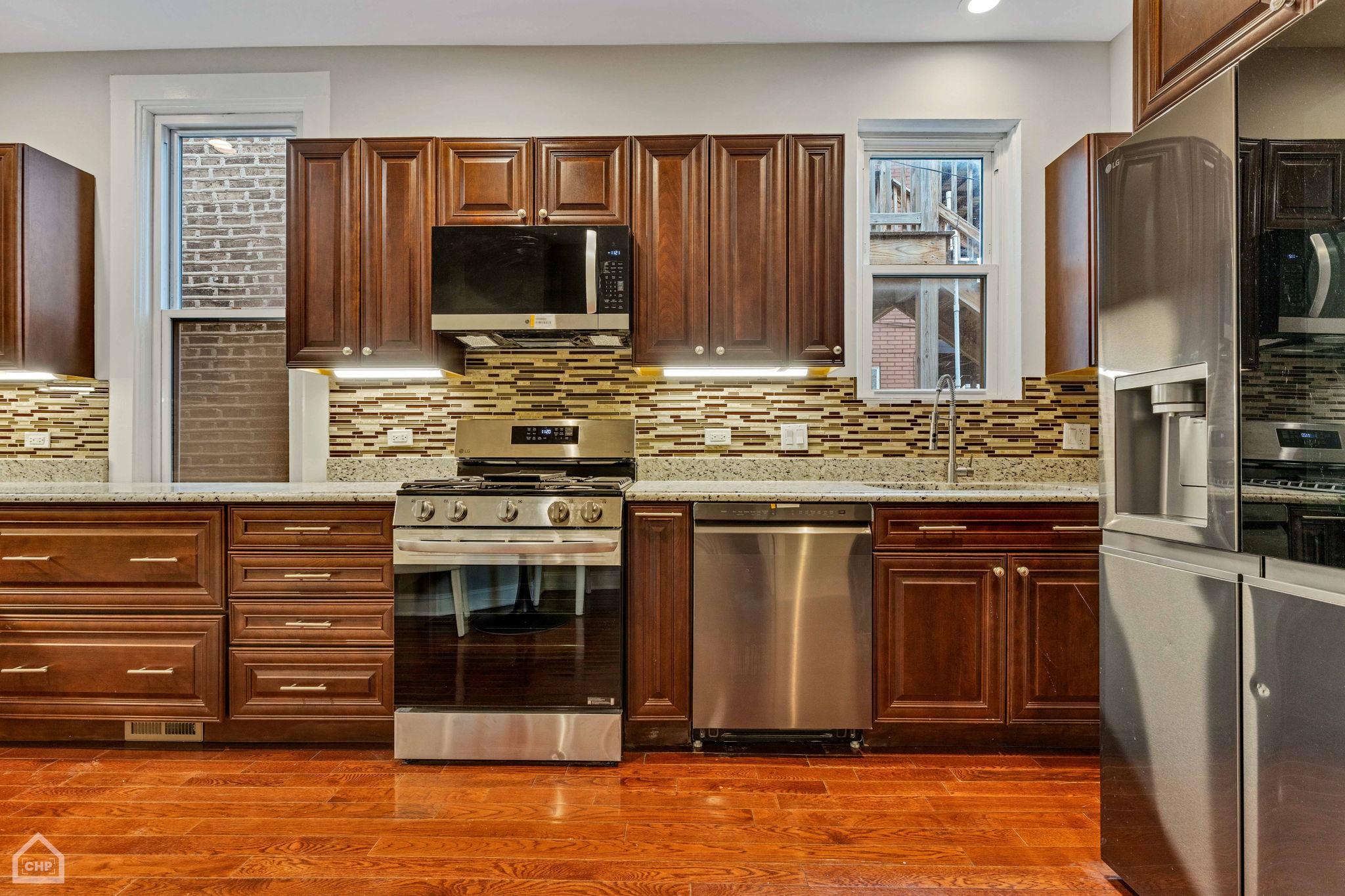 1227 N Artesian Ave_021