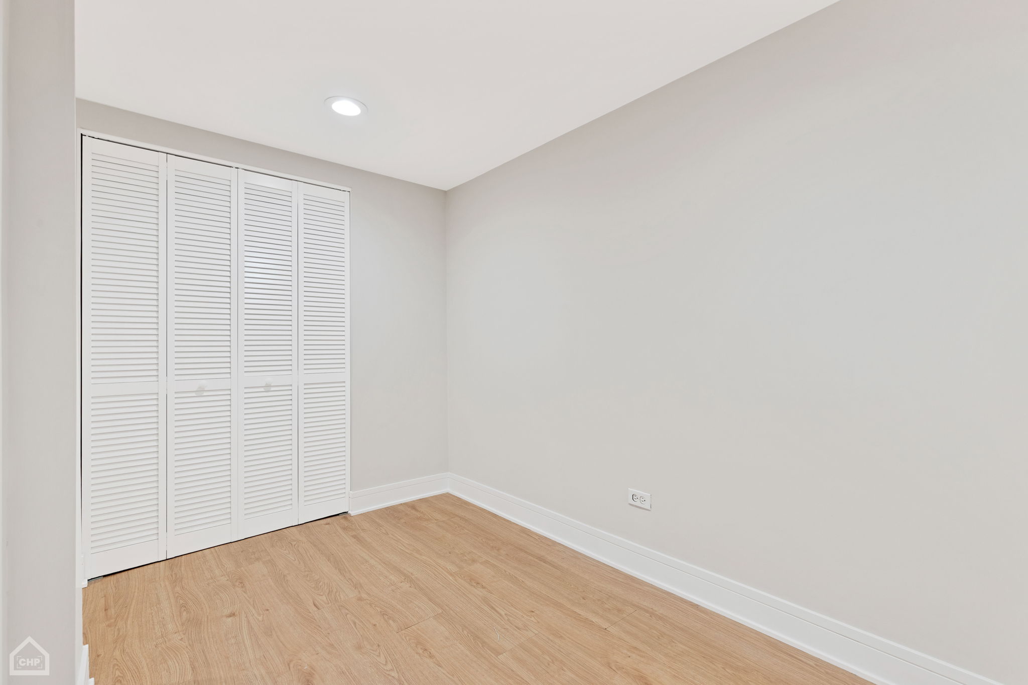 1227 N Artesian Ave_033