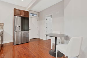 1227 N Artesian Ave_019