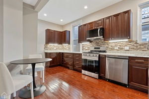 1227 N Artesian Ave_020