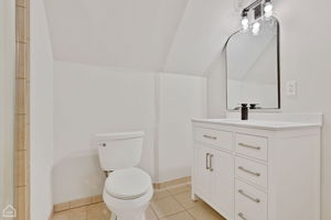 1227 N Artesian Ave_027