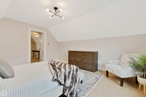 1227 N Artesian Ave_031