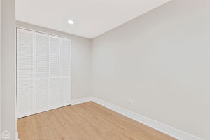 1227 N Artesian Ave_033