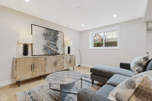 1227 N Artesian Ave_039