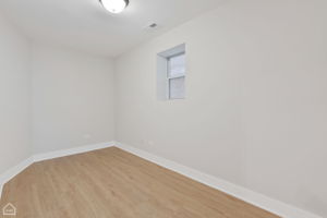 1227 N Artesian Ave_042