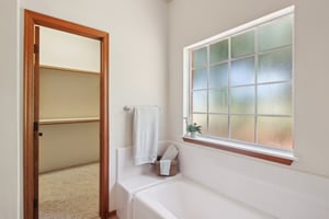 Stout Dr NW-2105-029.jpg