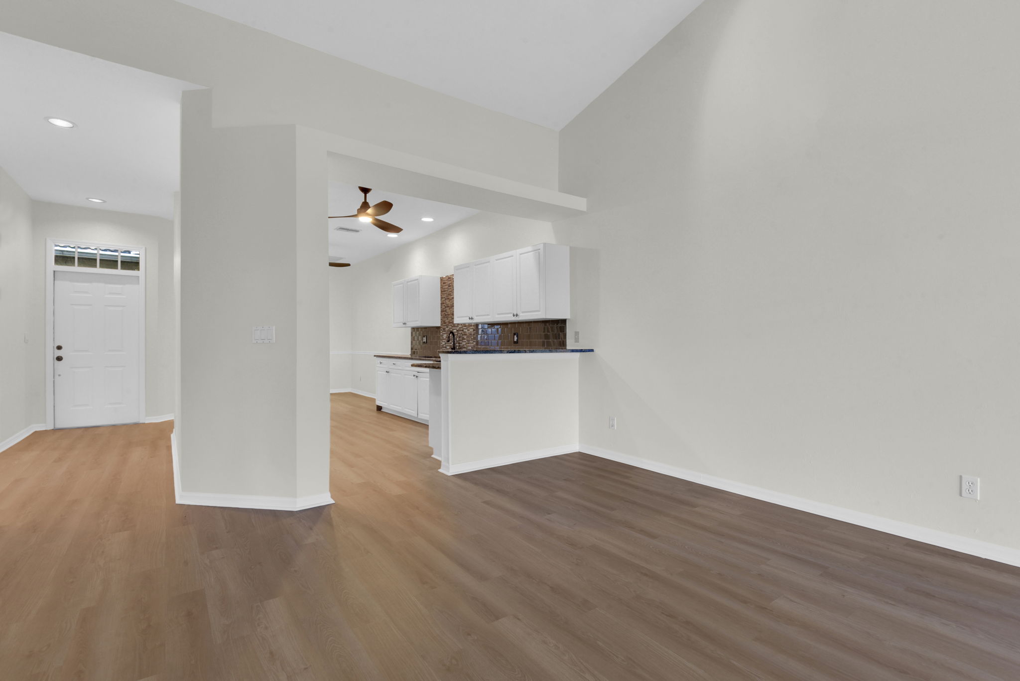 Dining Area & Kitchen
