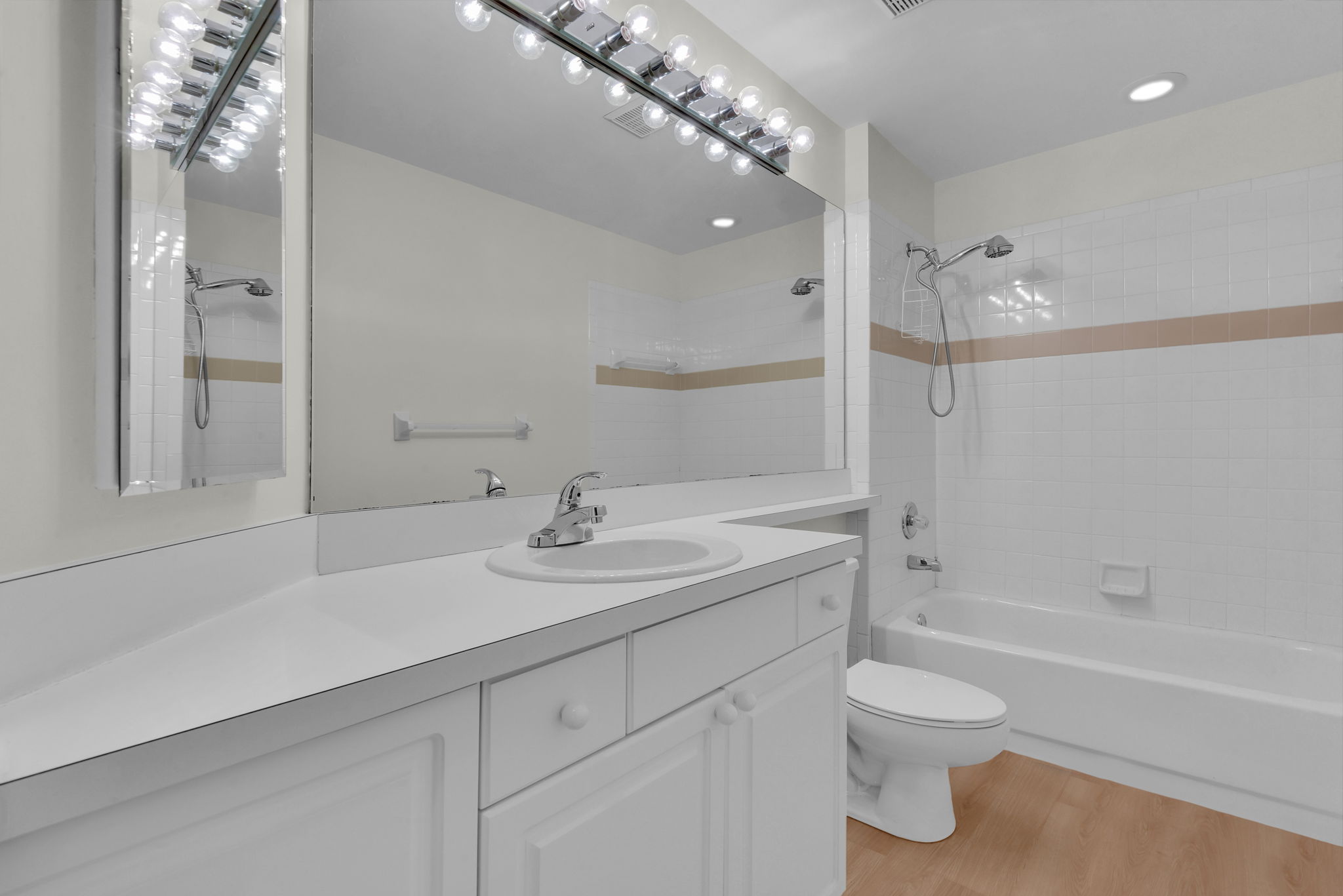 Guest Full Bath