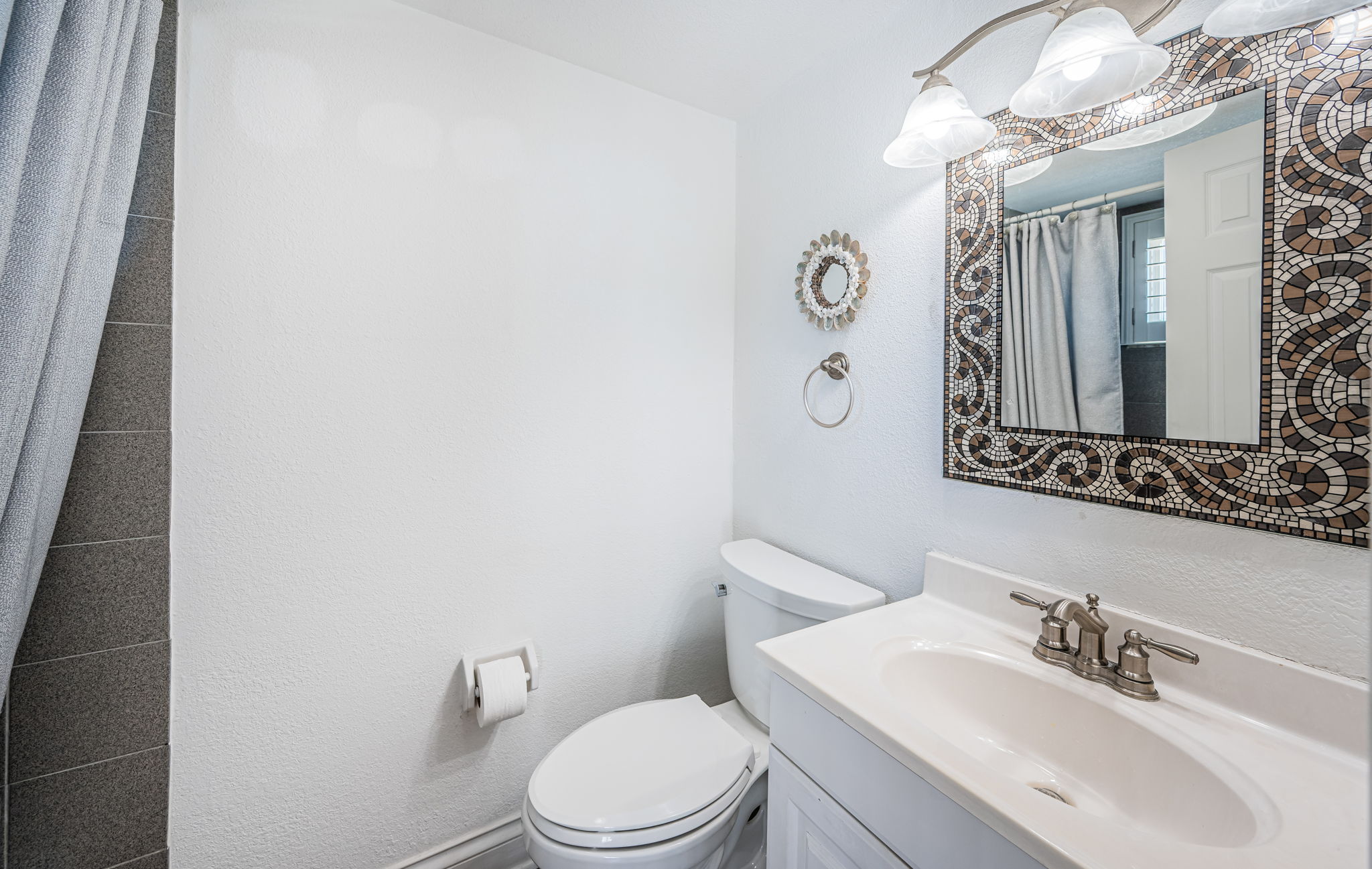 Main Level Bathroom1a