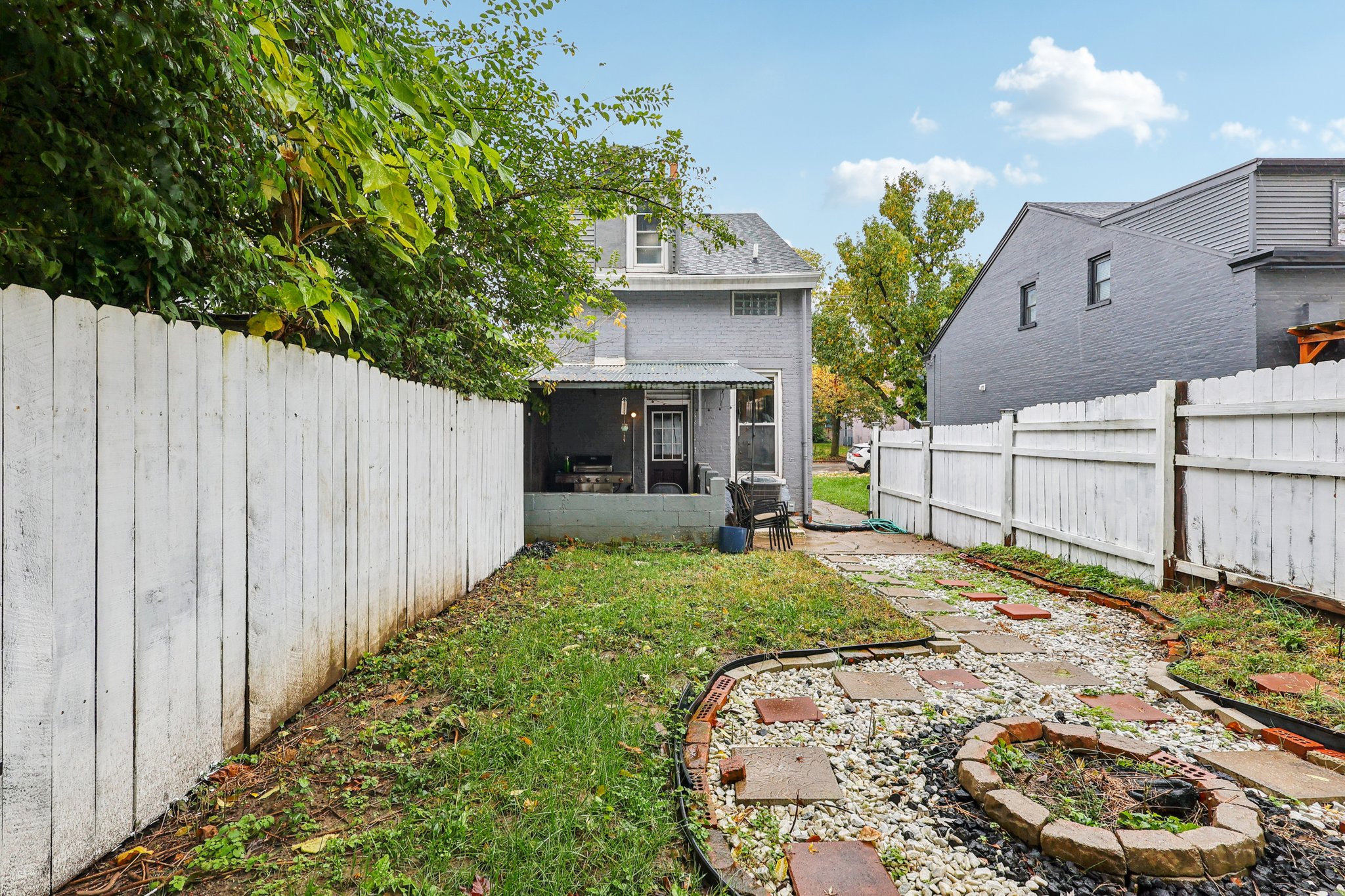 Garrard St-S3110-032.jpg