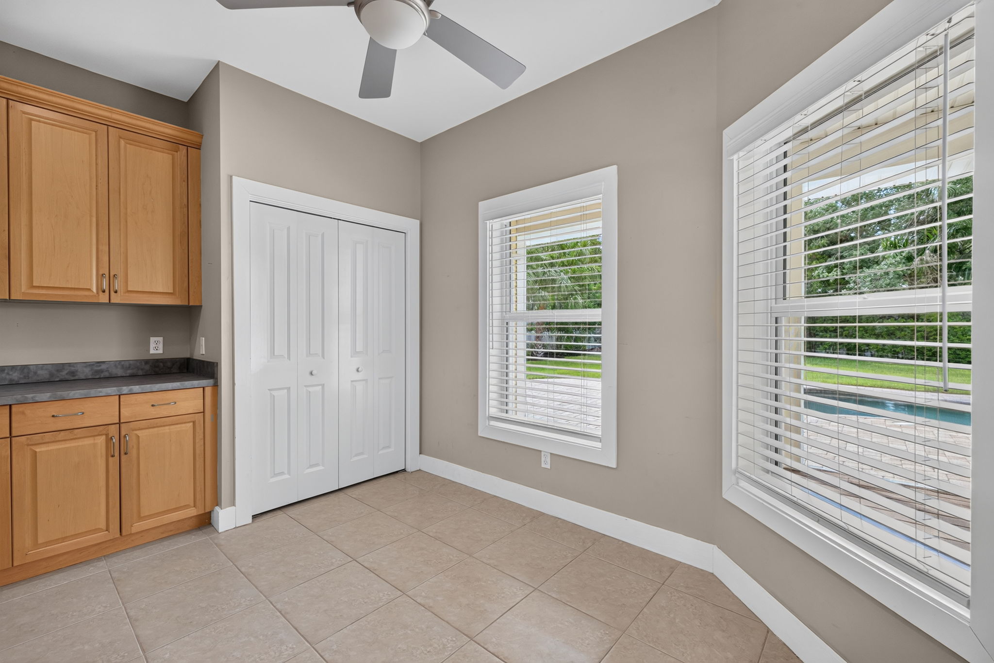 14-Breakfast Nook