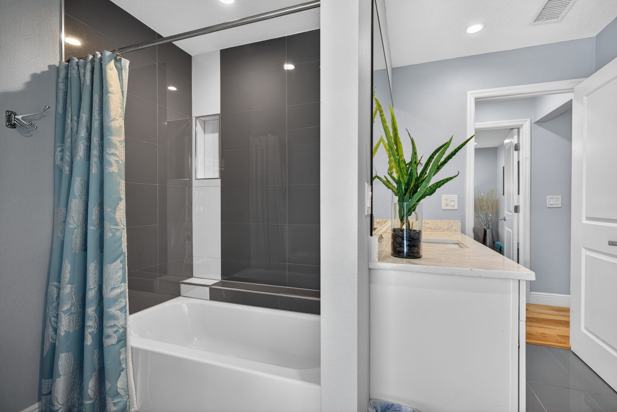 Guest Bathroom 2 of 2