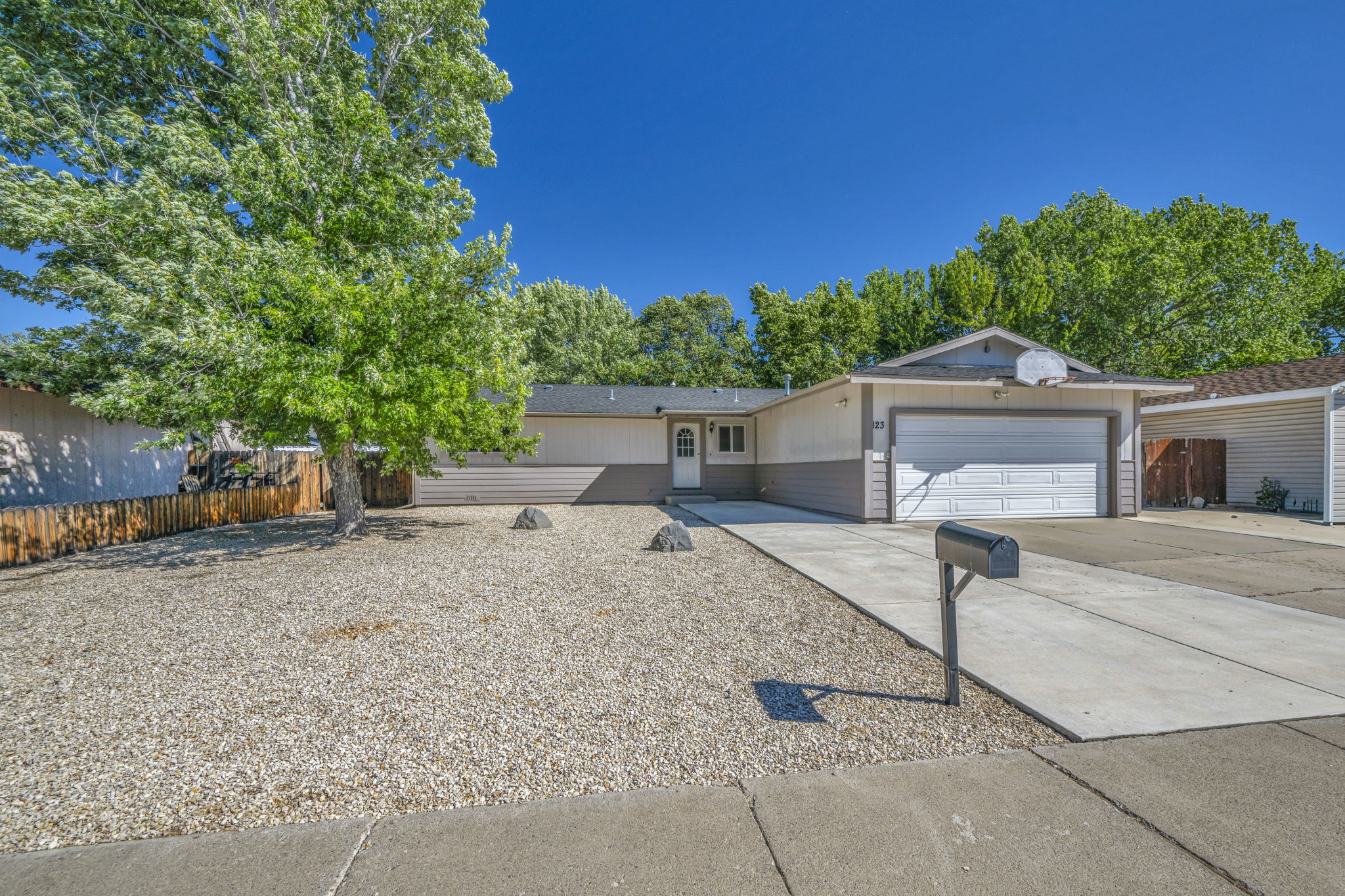 123 Broadleaf Ln_53