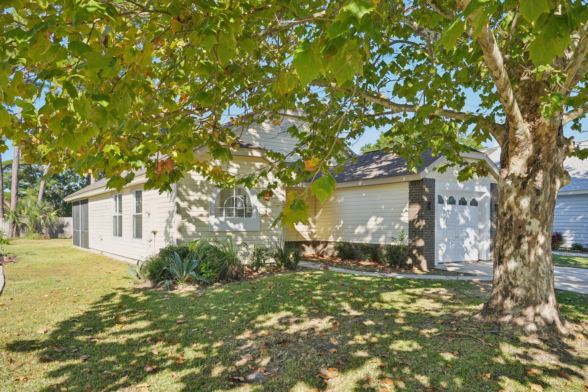 Edgewater Cir-S0411-003.jpg