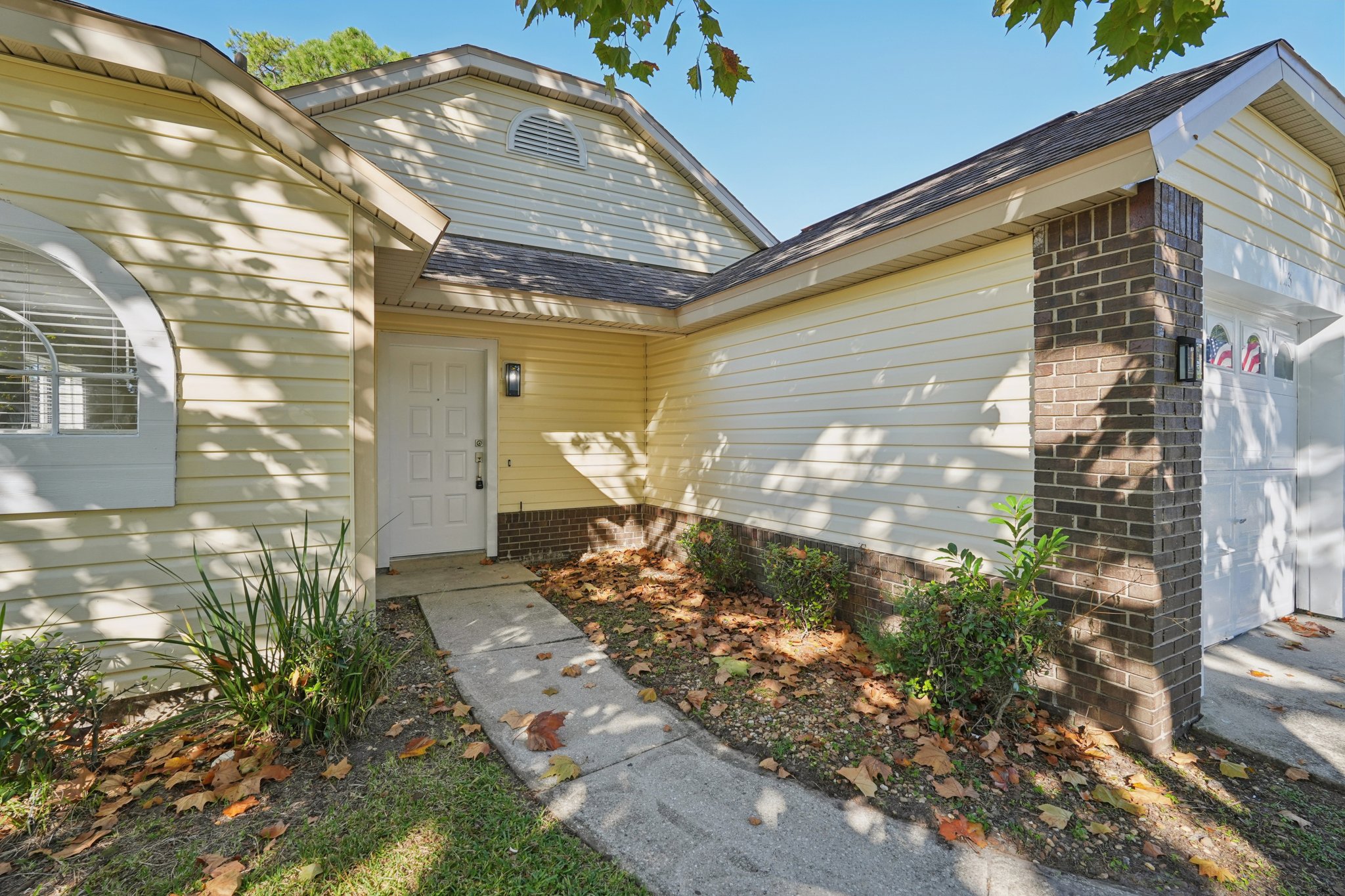 Edgewater Cir-S0411-004.jpg