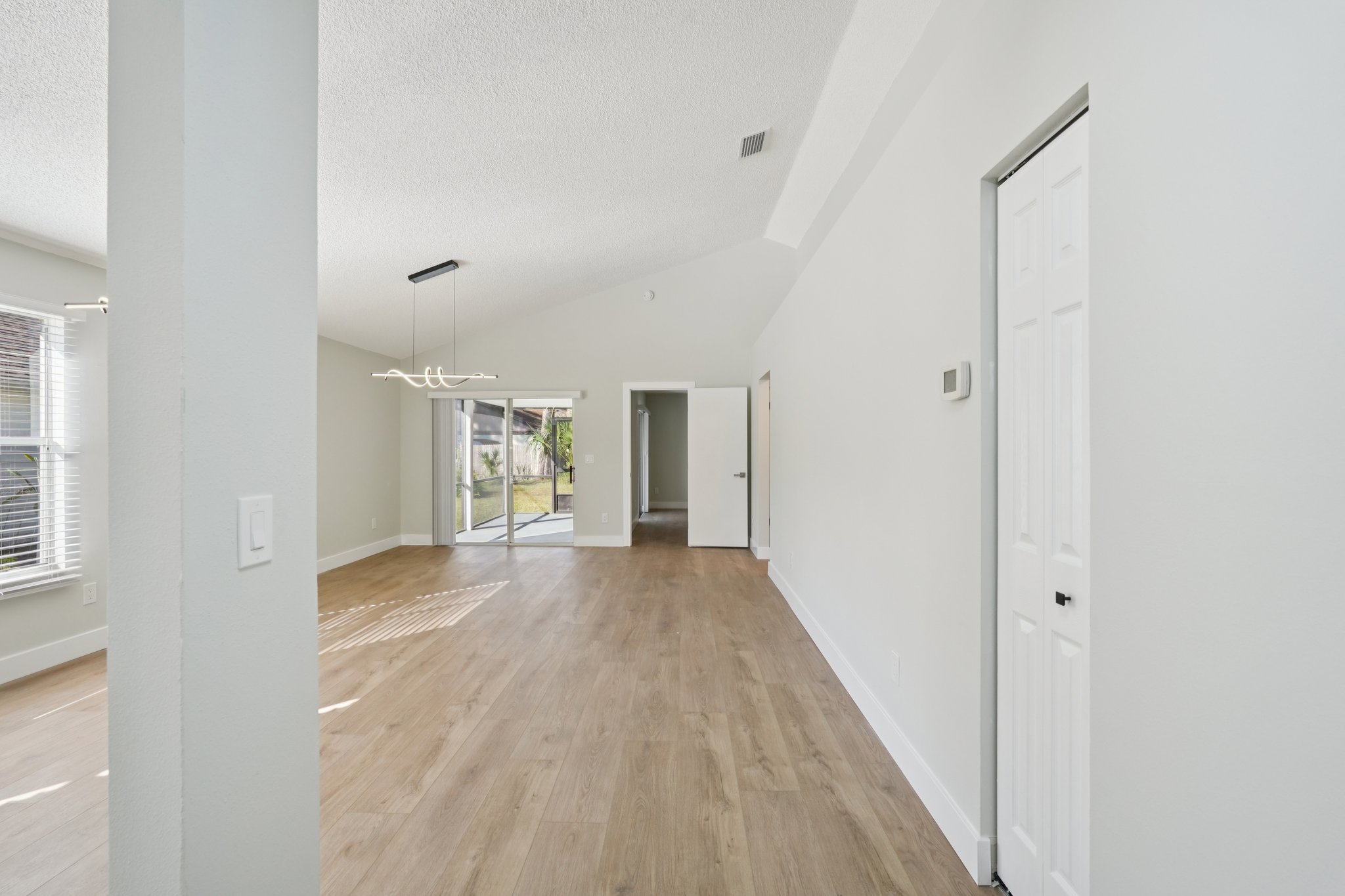 Edgewater Cir-S0411-005.jpg