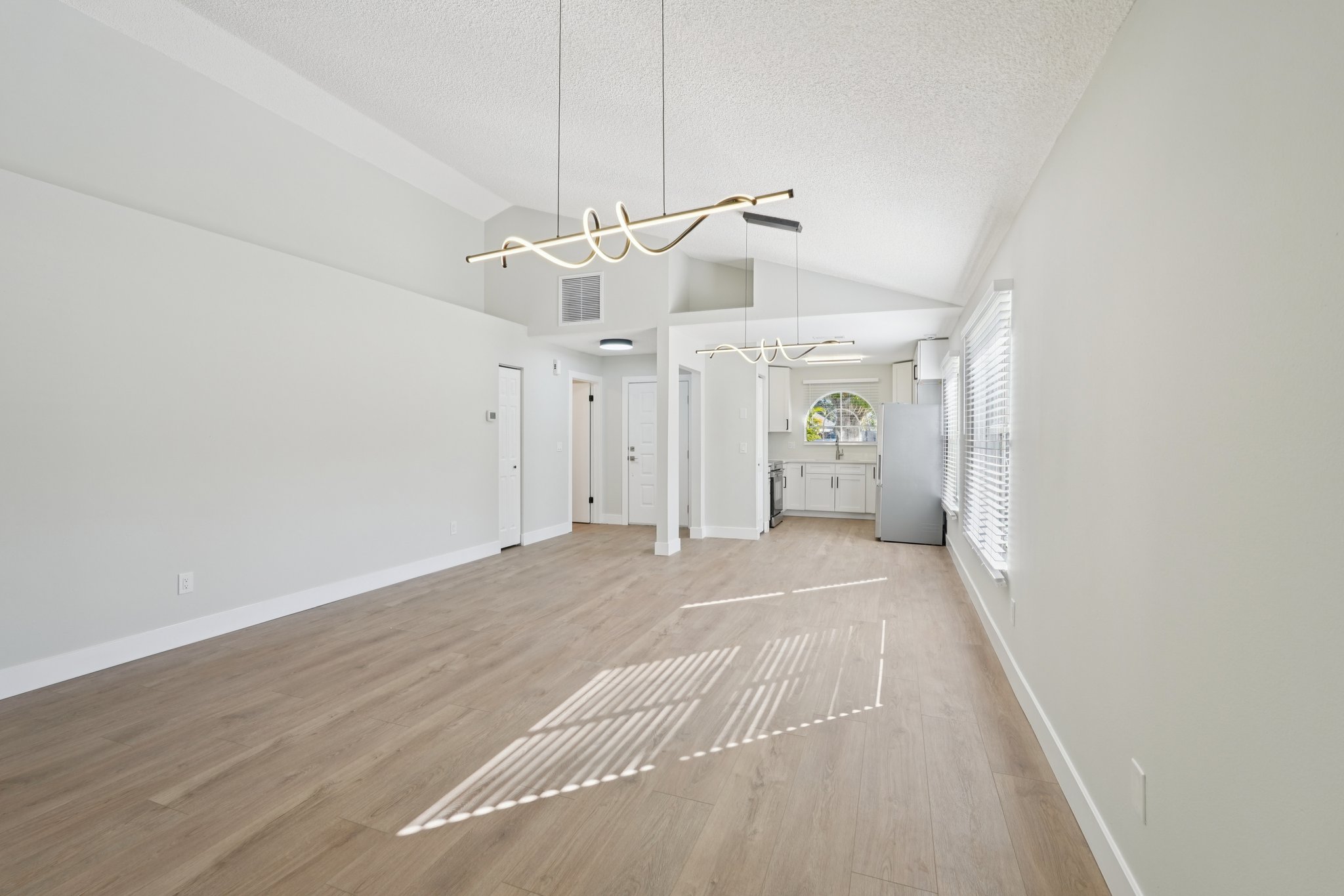 Edgewater Cir-S0411-007.jpg